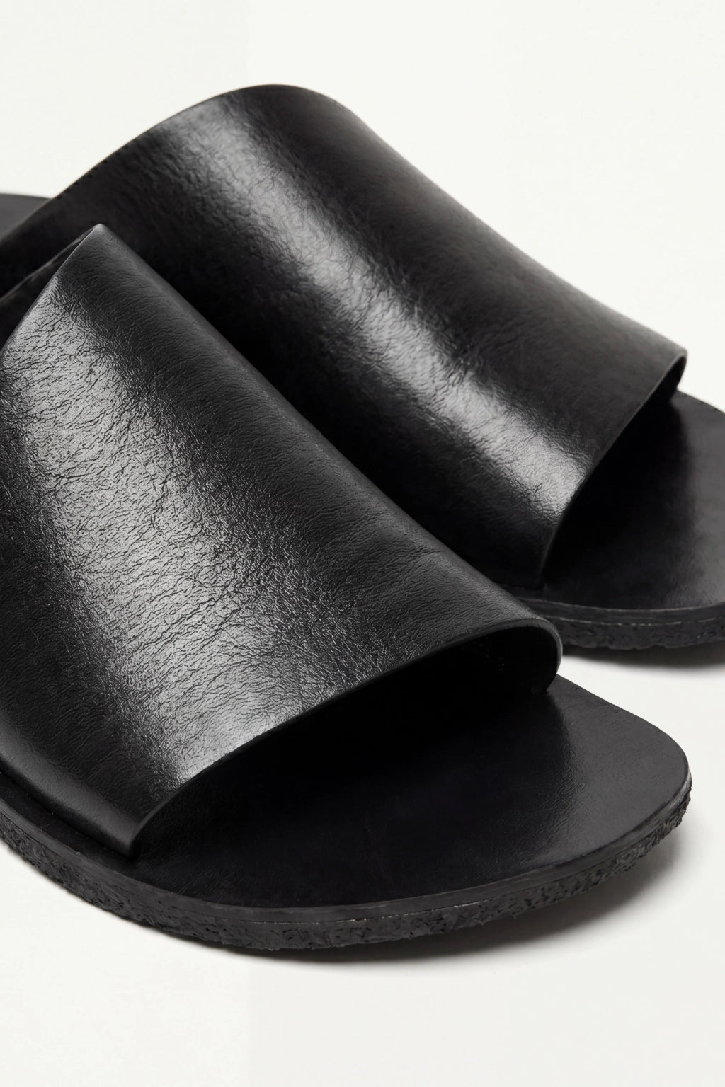 Luciano Slides Black