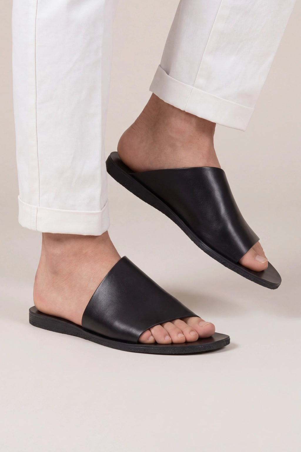 Luciano Slides Black