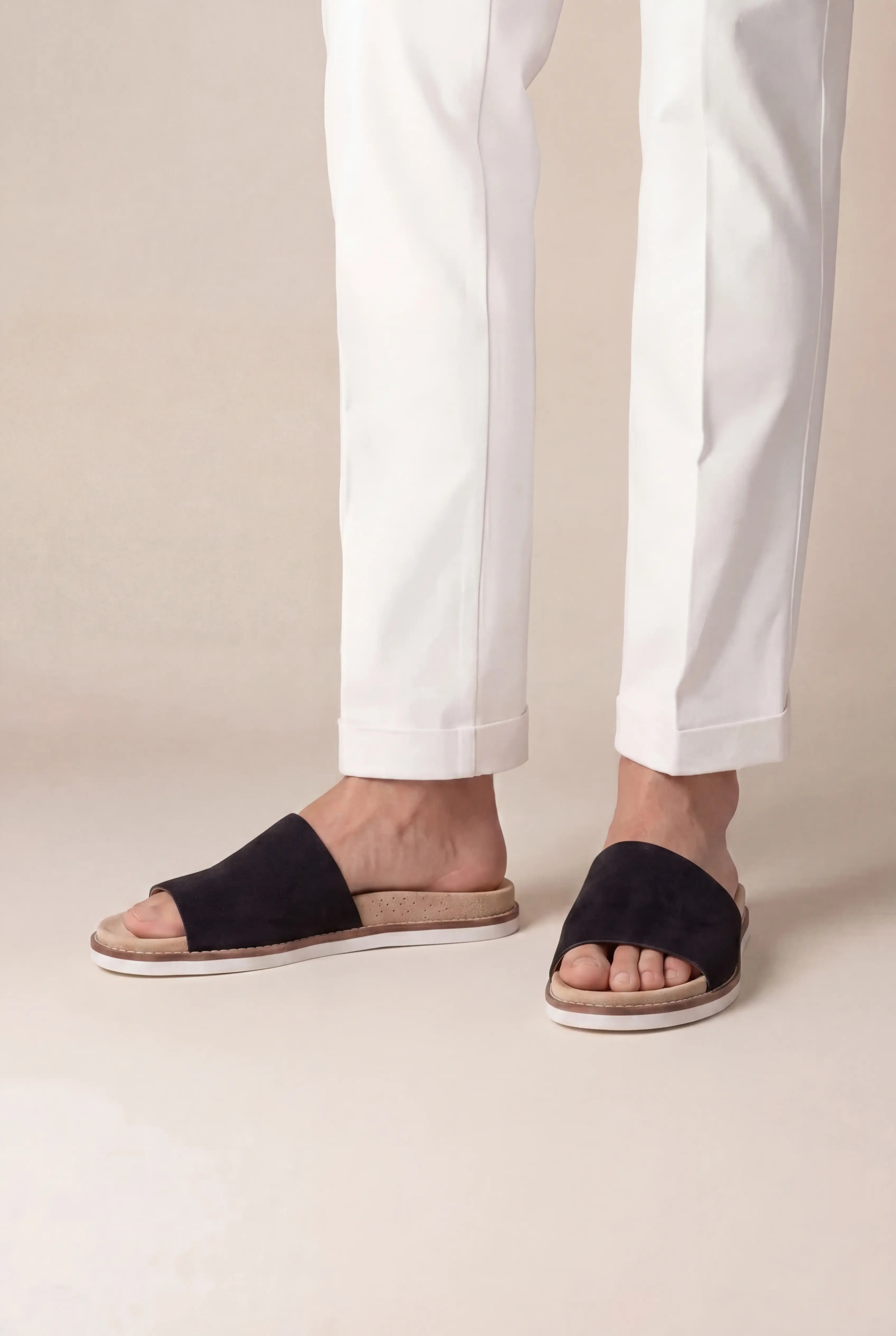 Nervaro Leather Slip Black