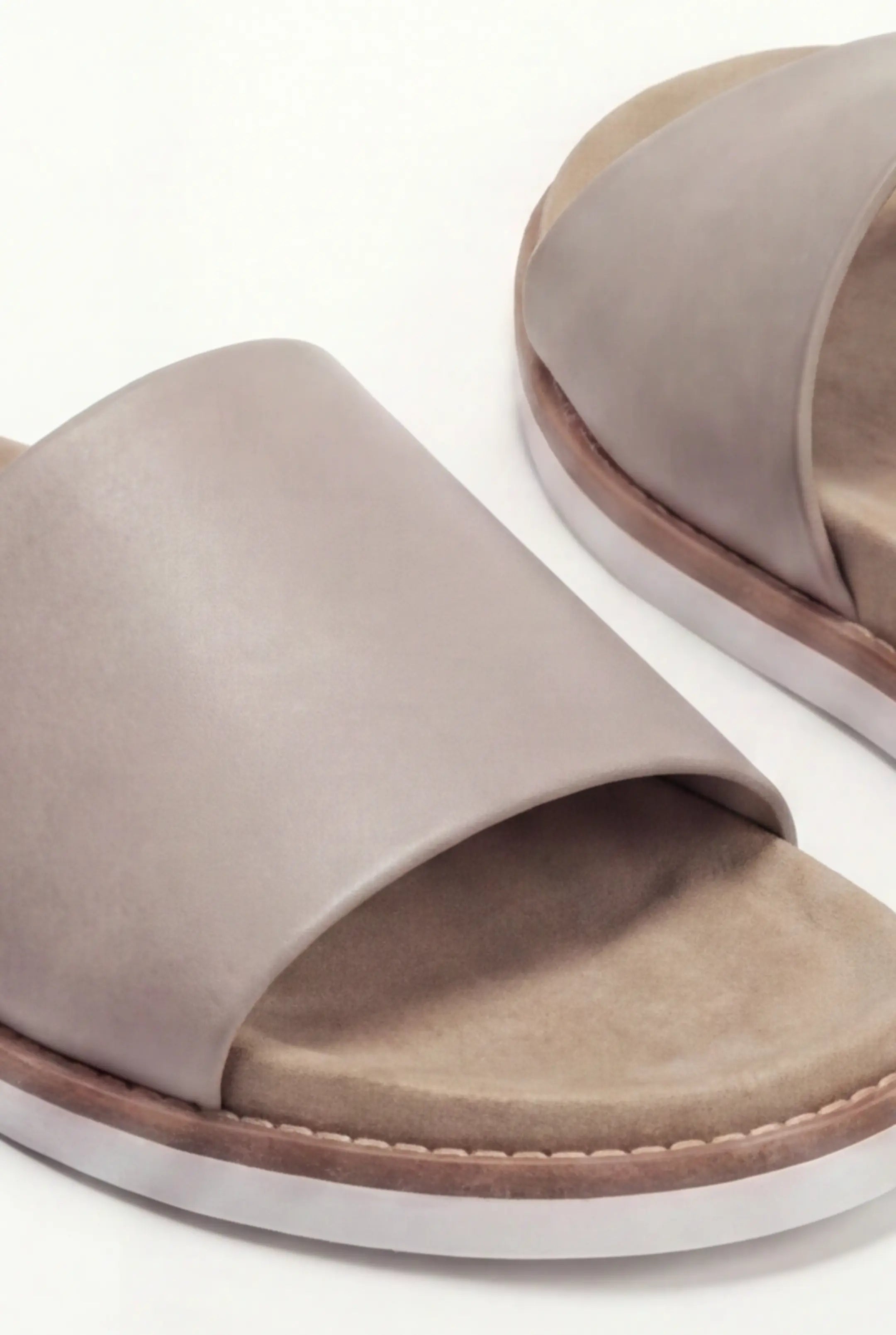 Nervaro Leather Slide Apricot