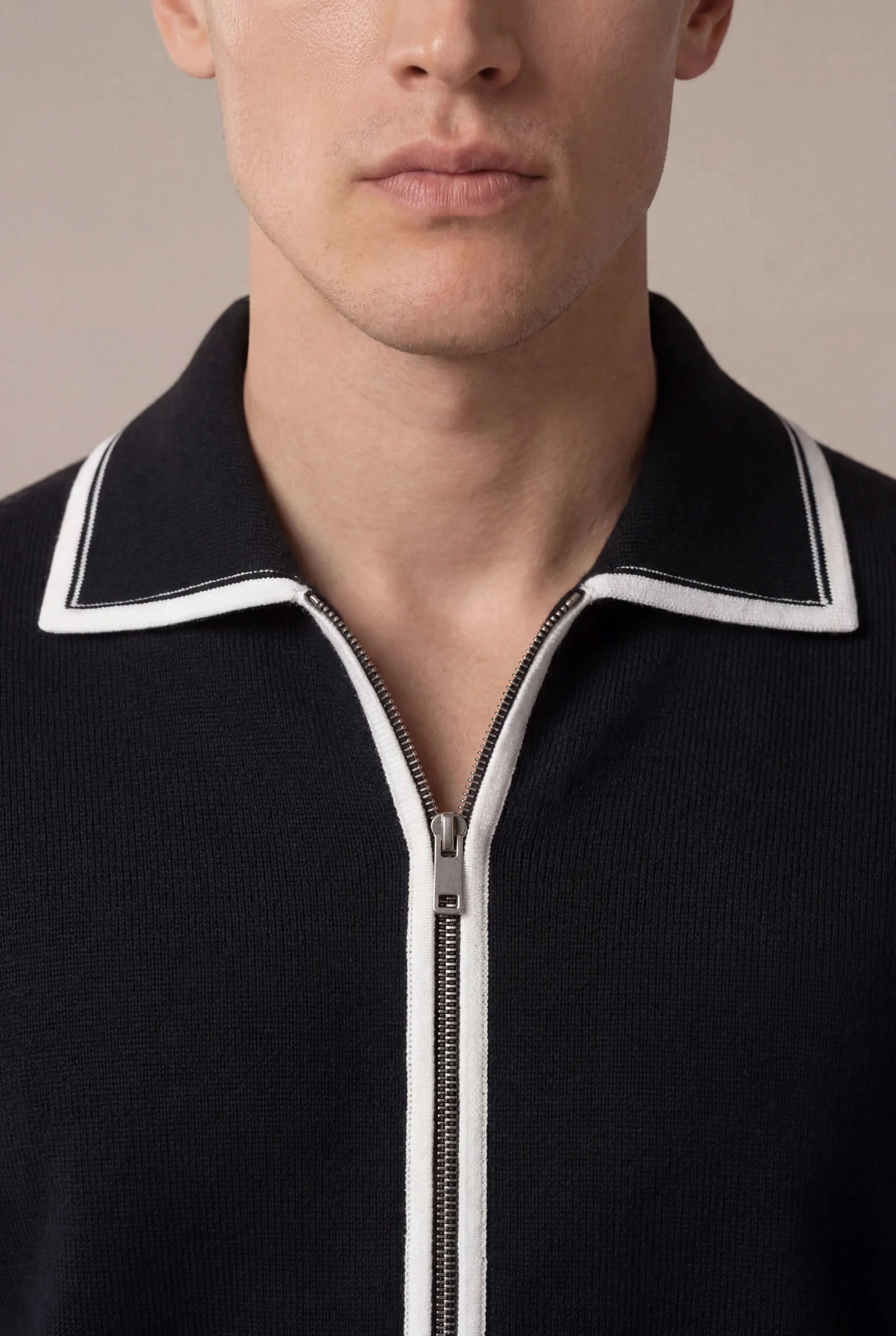 Carveli Classic City Zip Up Black